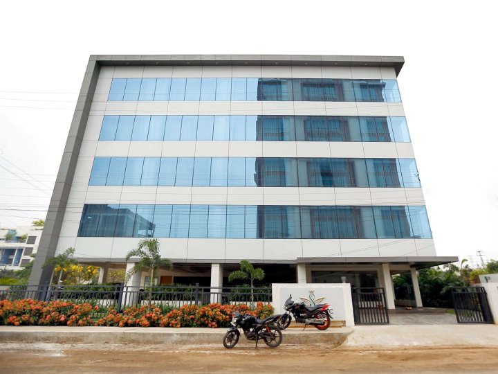 OYO 381 贾西波里西巴里蒂克套房酒店(OYO 381 Hotel Sybaritic Suites Gachibowli)