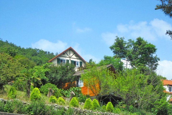 Namhae German Village Gelbe House Pension