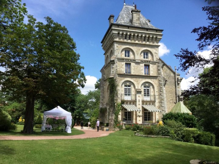 拉丰特奈尔城堡住宿加早餐旅馆(Chateau de La Fontenelle)