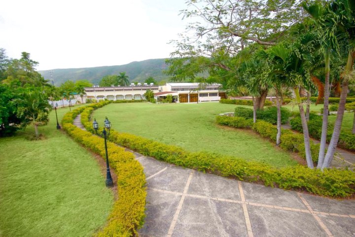 西印度群岛大学莫纳游客旅馆和会议中心(Uwi Mona Visitors' Lodge & Conference Centre)