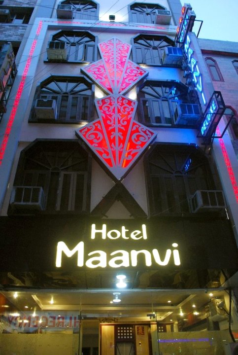 OYO 26216 Hotel Maanvi