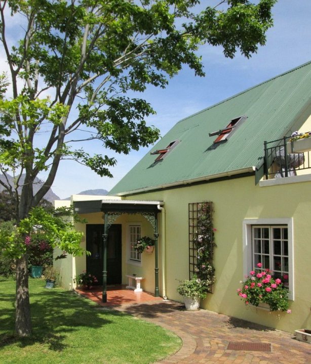 Villa-Roux Garden Cottage