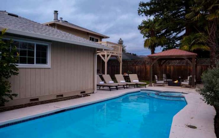 Glen by AvantStay Sleek Charming Home in Wine Country w Pool Hot Tub