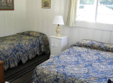 白橡别墅汽车旅馆(White Oak Motel & Cottages)