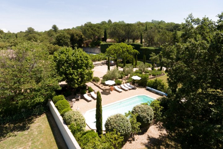Superb Provencal Villa Not Far from Gordes, 4 Bedrooms - by Feelluxuryholidays