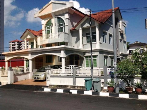 Sungai Ara Triple Storey Semi D with 5 Rooms