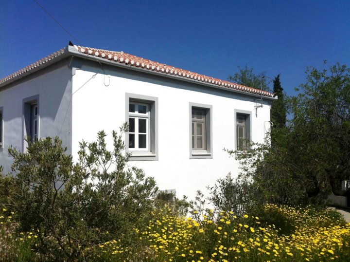 Super Cozy Ideally Located Villa with Great Views