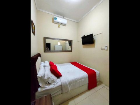 Beautiful and Central Double Room with AC and Wifi in Bogor