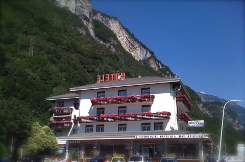 跨特鲁瓦利酒店(Hotel Quattro Valli)