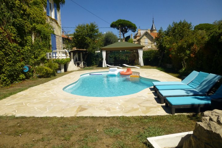 F4 Rental in Villa with Swimming Pool in Juan les Pins