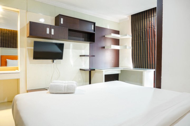宽敞的3卧室公寓在Mangga Dua住宅全配(Fully Furnished and Spacious 3Br Apartment at Mangga Dua Residences)