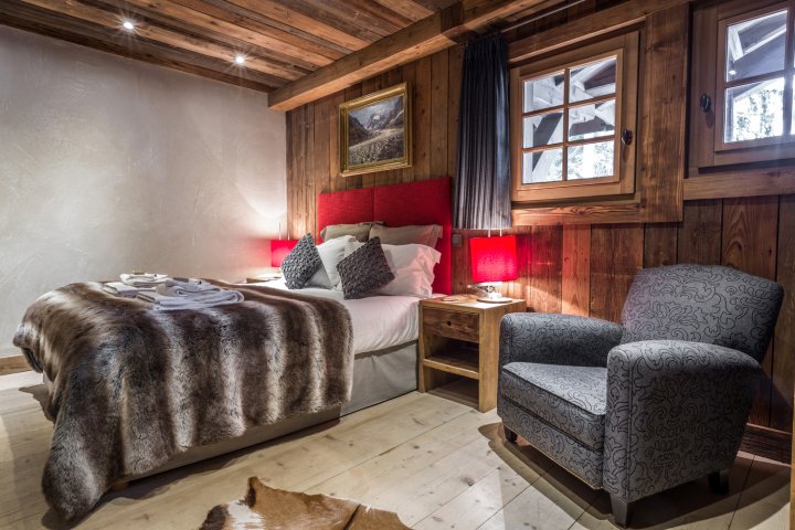 Chalet Lourson 3 Bedrooms, Jacuzzi and Sauna in the Bossons Forest