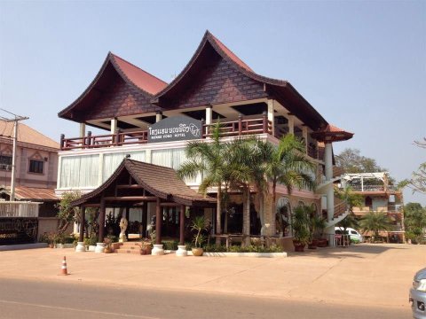 农内文酒店(Nonnevong Hotel)