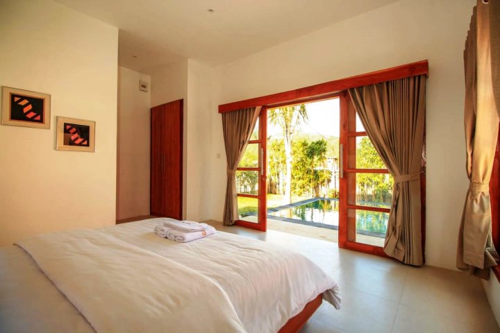 Beautiful Cozy Large Villa with Modern Decor and Fully Luxurious Furnishings