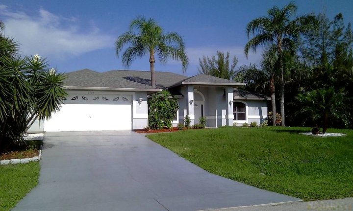 Villa Kyra Cape Coral Vacation Home 32 Pool Canal