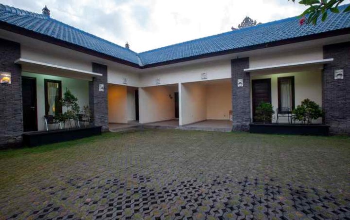 鹏多客拉雅828旅馆(Pondok Raya 828)