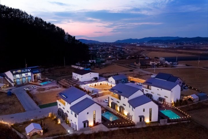 Gyeongju Dasolgang Pension (Pool Villa)