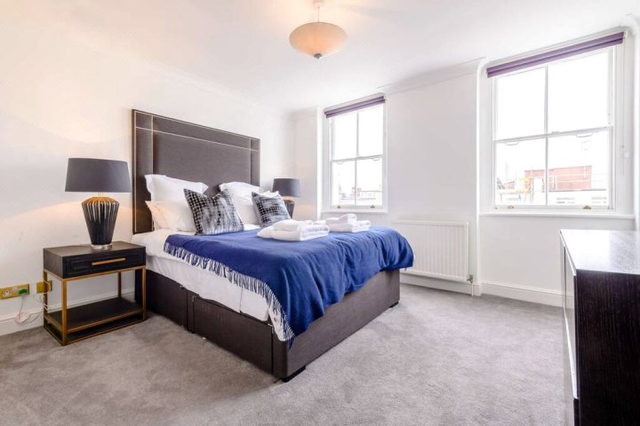 Spacious 2 Bedroom Flat in Kensington