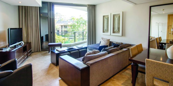 Luxury three Bedroom Apartment - fully furnished and equipped