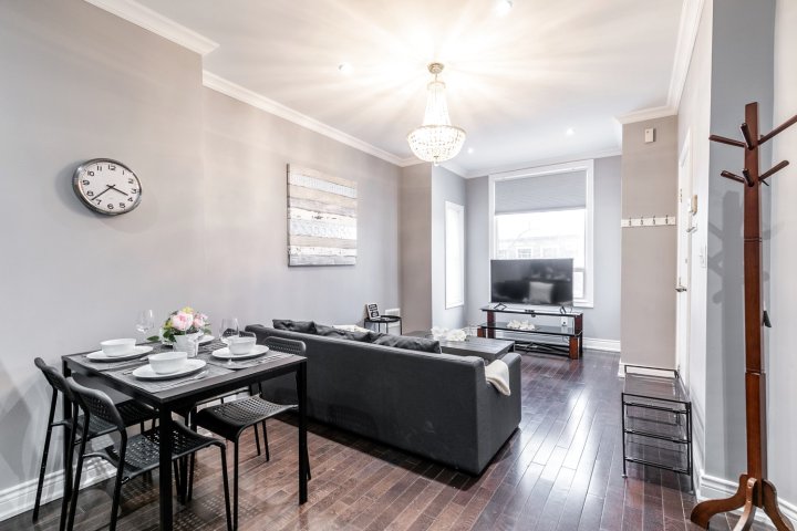 Newly Renovated - Modern 3Br Apartment - Trinity Bellwoods!
