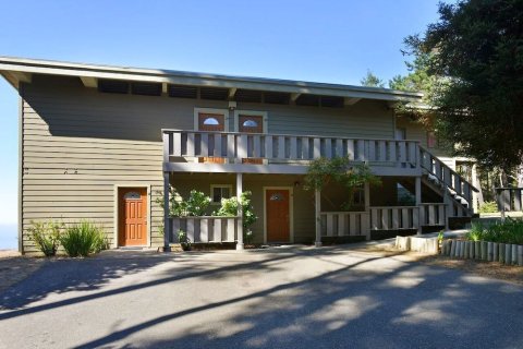 罗斯堡木屋(Fort Ross Lodge)