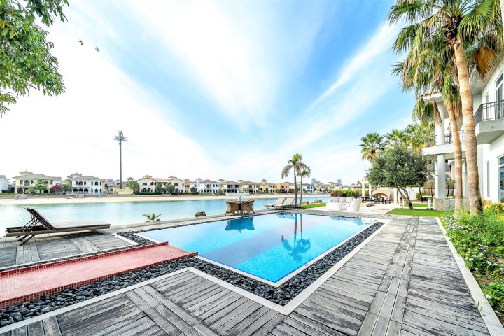 New! Ultimate Luxury Sea Front Villa Private Pool