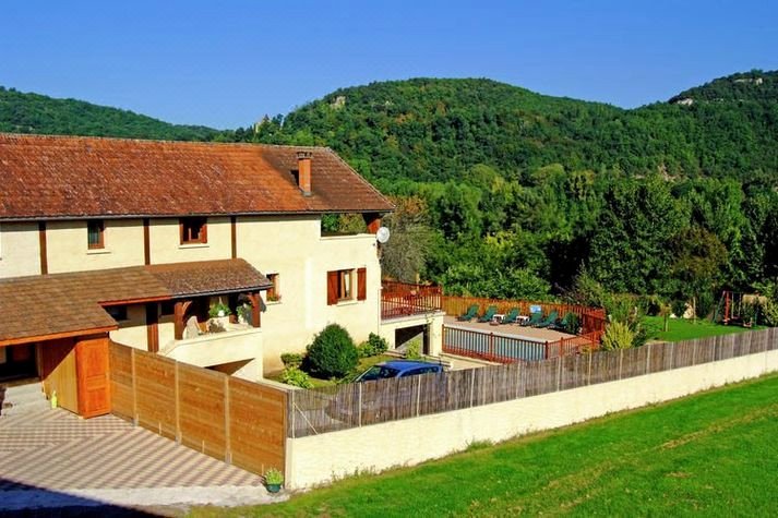 Holiday Home with Private Swimming Pool 15 Min from Sarlat