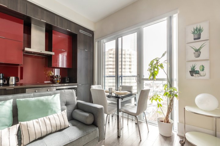 Stunning CN Tower Views - 1Br Upscale Loft - Prime Location