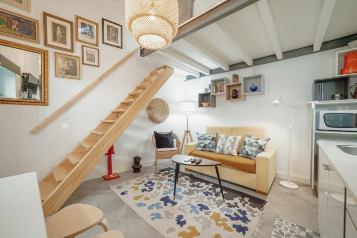 Mezzanine Stylish Apartment H