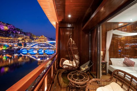 凤凰玖虞轩·梦江景民宿雪桥店