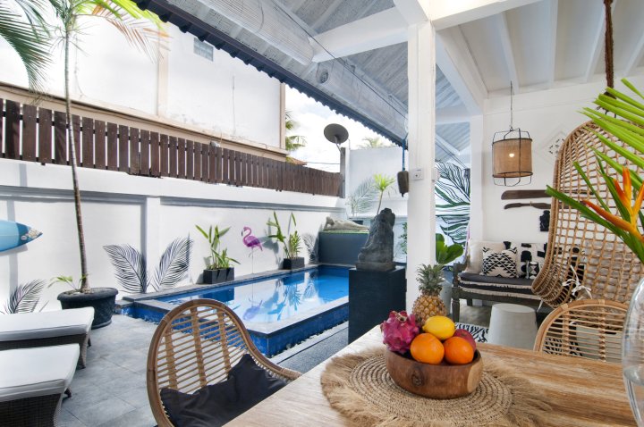 1 Bed, Private Pool, Walk to Seminyak Beach, Cafes, Shops, All Else