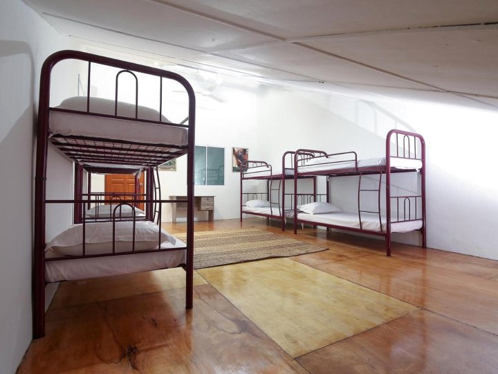 古晋混合宿舍房的单人床带空调(Single Bed in Mixed Dormitory Room with AC in Kuching)