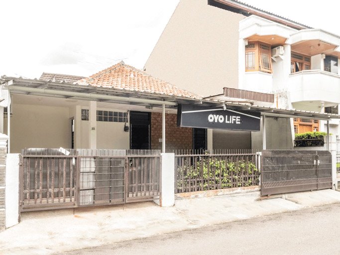 Oyo Life 2458 Kk Kost