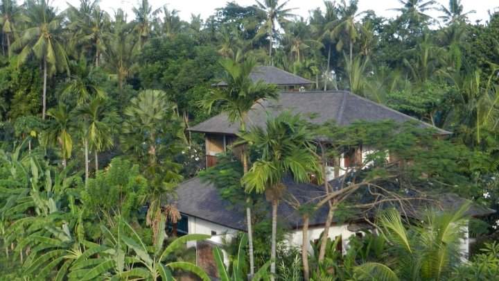 努沙因达别墅酒店(Nusa Indah Villa)