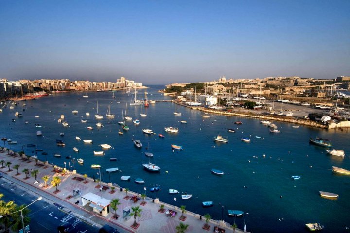 Valletta and Harbour Views Apartment in Central Sliema