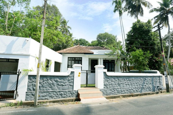 29319 传统别墅之家酒店 - 近锡鲁万纳塔普拉姆动物园(OYO Home 29319 Traditional Villa Near Thiruvananthapuram Zoo)