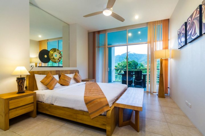KH2604 - Mountain View Apartment for 4 in Karon, 650 Meters to Beach