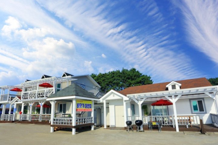 安眠岛海滩白宫旅馆(Taean (Amyeondo) Beach White House Pension)