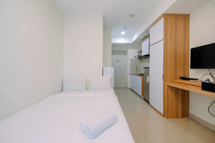 Modern Studio at Grand Kamala Lagoon Apartment by Travelio