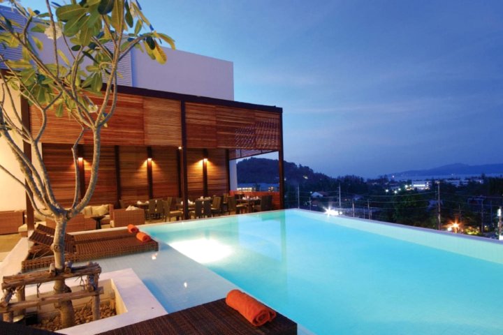 The Quarter 408 - Seaview Duplex in Surin with Pool & Balcony