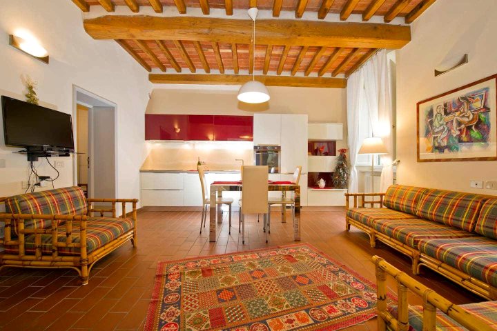 Holiday Apartment Rental in the Heart of Lucca No01