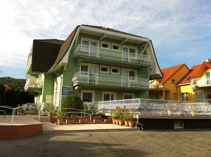 绿色巴拉顿福瑞酒店(Green Guesthouse Balatonfüred)