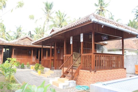 Rumah Mertua Pulau Merah(Rumah Mertua Pulau Merah)