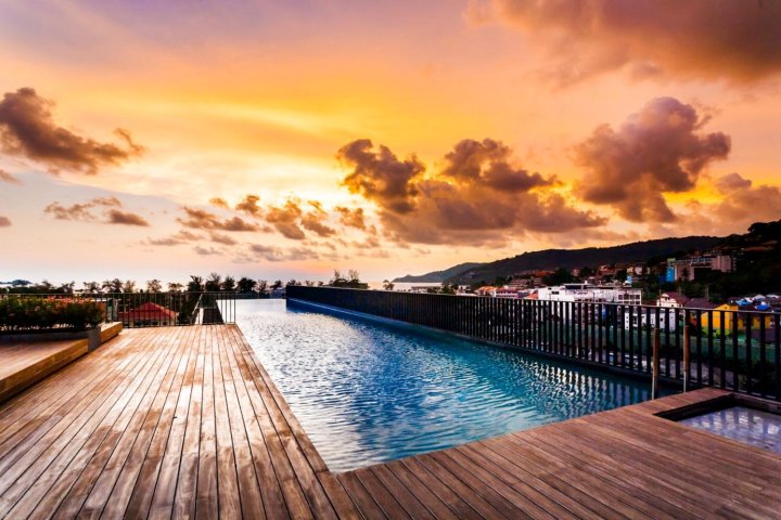 Unique Pool Access Apartment at the Deck Patong