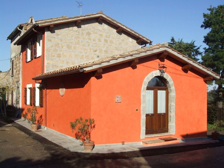 Red House/Casa Rossa - Near Civita di Bagnoregio