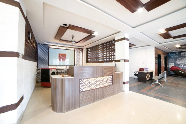 Capital O 45597 Hotel Riya Grand Deluxe