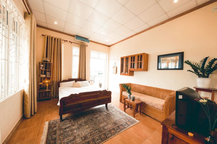 Hillside Homestay Hue - Em Room (Top Apartment)