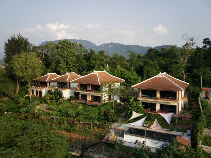 距离琅勃拉邦市中心10分钟的Namkhan河前新公寓(New Apartment Front Namkhan River at 10 Minutes from the Core of Luang Prabang)