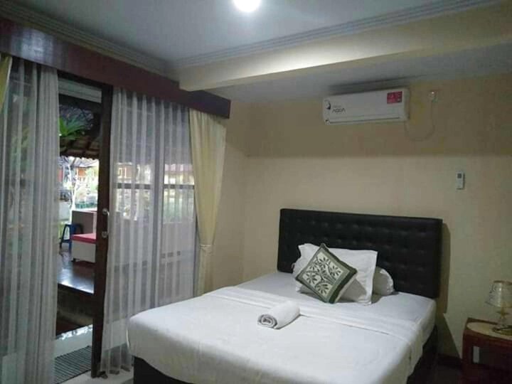 Double Room with AC and Wifi Free