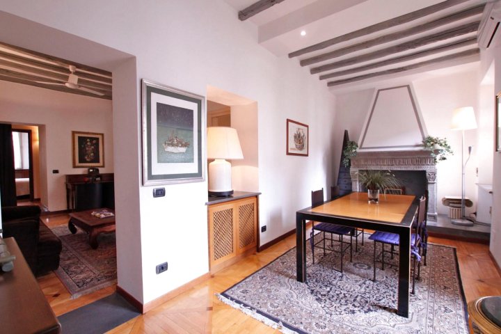 Greci in Rome with 3 Bedrooms and 3 Bathrooms
